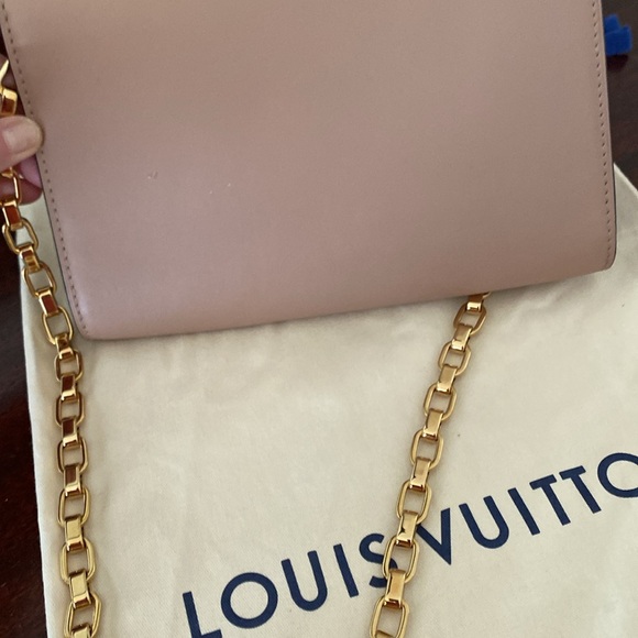 LOUIS VUITTON Louise Clutch - Picture 9 of 12